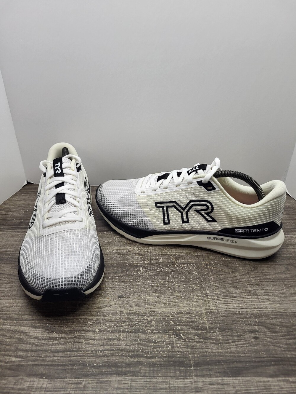 TYR SR-1 Tempo Mens Size 9.5 Running Shoes White Black Sneakers